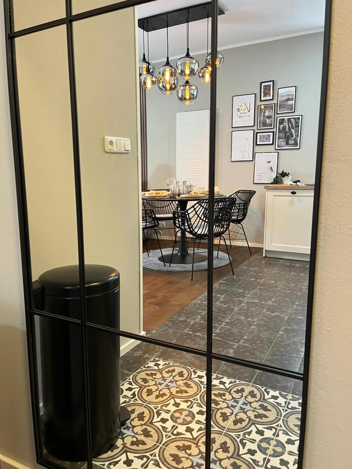Secretapartment: In Apartment Warburg