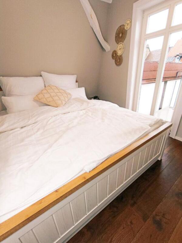 Apartment Secretapartment: In *